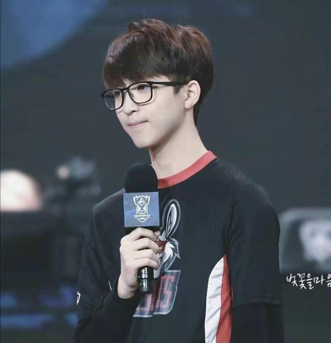 关于FLY血洗KT，Hanssama极限生还后反打焦点之战入围赛，点燃全场激情的信息