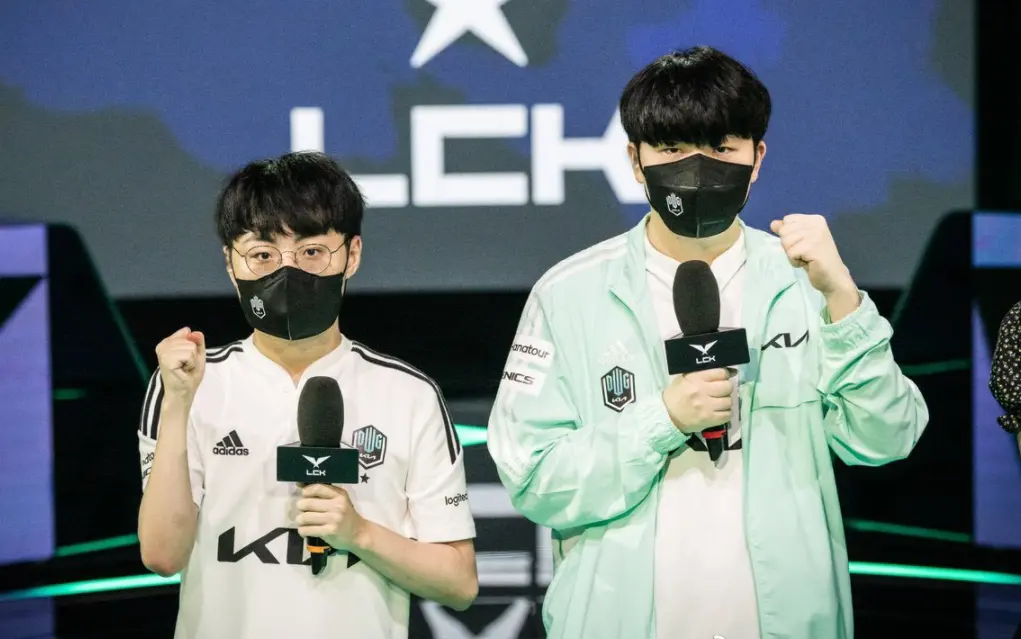 RNG力克NS，ShowMaker团战一打五激烈交锋2025世界赛，技惊四座