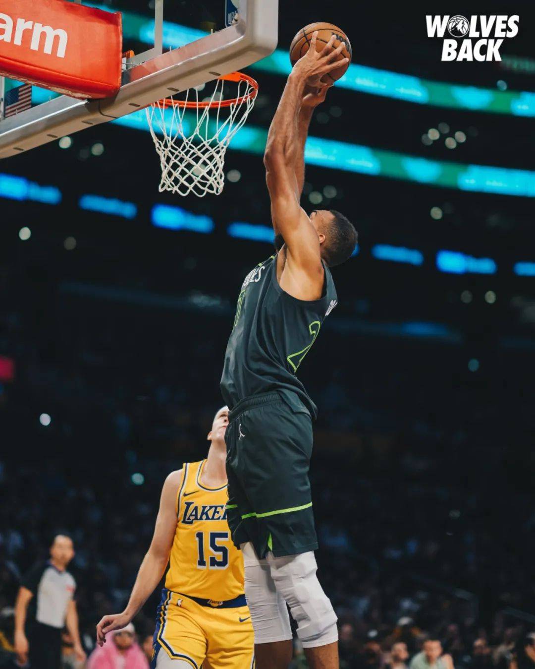 开云下载-勇士完胜湖人，戈贝尔刷新纪录